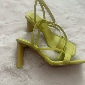 Aldo heel size 7 1/2, lime green